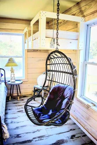 Secluded Tiny House by the Marsh with Hunting Island Beach Pass