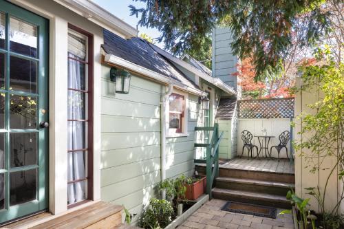 Bungalow with Patio