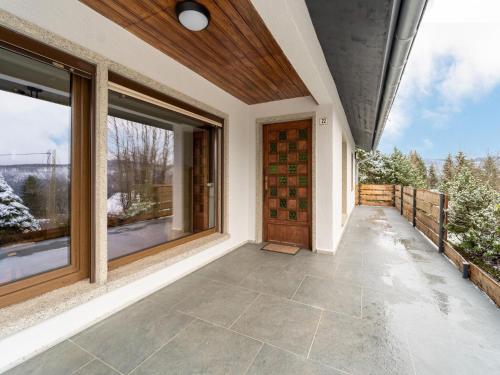 Erkély/terasz, Home with Sauna & Terrace in Suhl