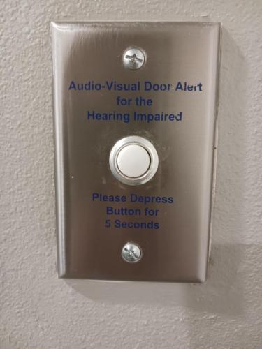 Suite - Hearing Accessible - Non-Smoking