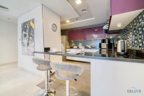 Sea Views from Living to Bedroom Perfect for Staycation, Dubai Marina by Deluxe Holiday Homes, Dubai (photo 4)