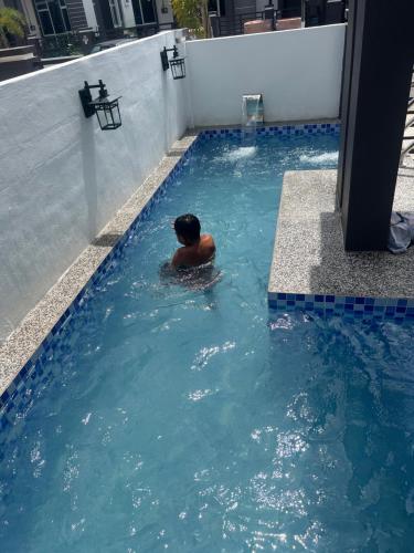 . Homestay Sejahtera Pool Pokok Sena