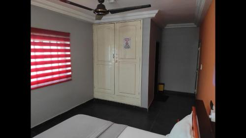 Standard Double Bed Bedroom in Lome Togo, Lomé (foto 9)