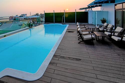 VISUHA HOTEL - 수영장