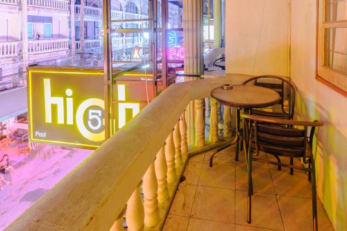 room detail thumbnail 1