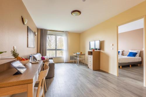 Zenitude Hotel-Residences Magny-les-Hameaux in Шеврез
