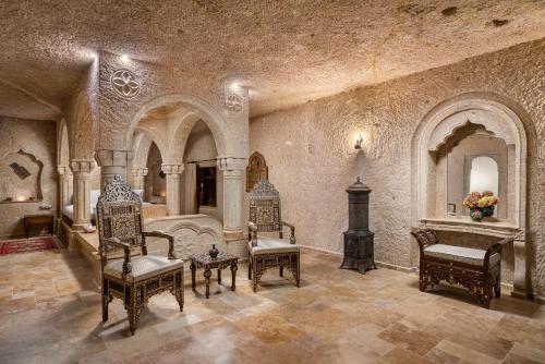 Cave Suite with Hot Tube and Terrace
