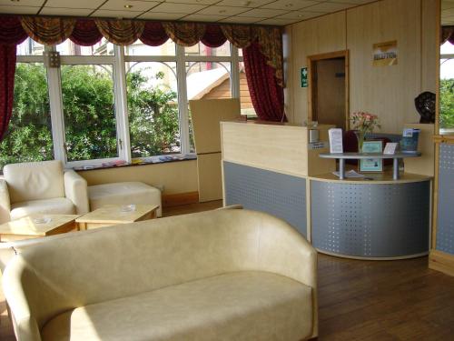 Monterey Beach Hotel - image 7