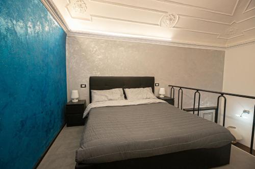 1 queen bed, 1 sofa bed