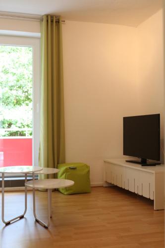 One-Bedroom Apartment with Balcony - Frieda -