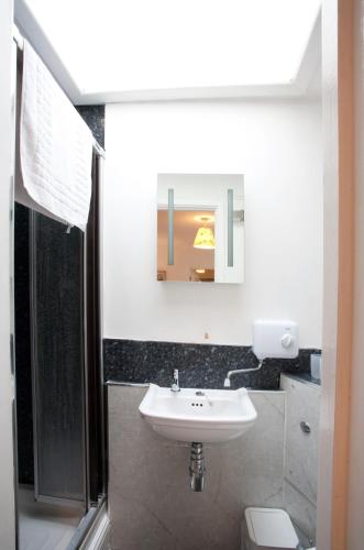 Weston Lawn - image 6