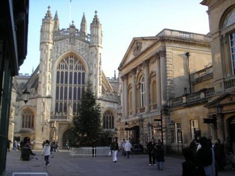 Weston Lawn - main image