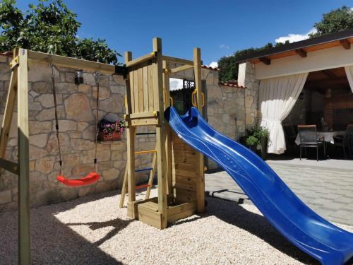 兒童遊樂場, Villa Giardino in 德里諾維錫