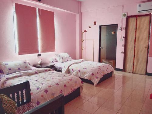 Lychee Room w balcony Near AirportTrain BTS Sukhumvit 2min walk 7-11