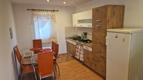 Simple 3-room apartment - Apartment - Kukuljanovo