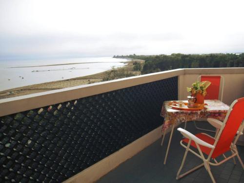 Apartment room in Wonderful seaview flat with terrace