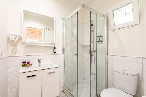 Superior Triple Room image 7