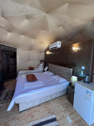 2 twin beds
