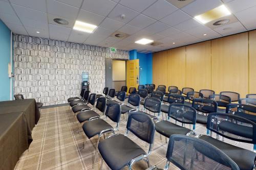 Village Hotel Hull - image 11
