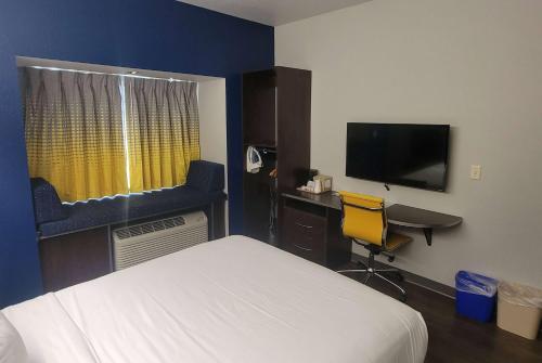 Microtel Inn & Suites by Wyndham Bluffs