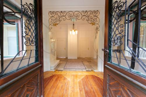 Bejárat, Villa Schönthaler (Villa Schonthaler) in Semmering