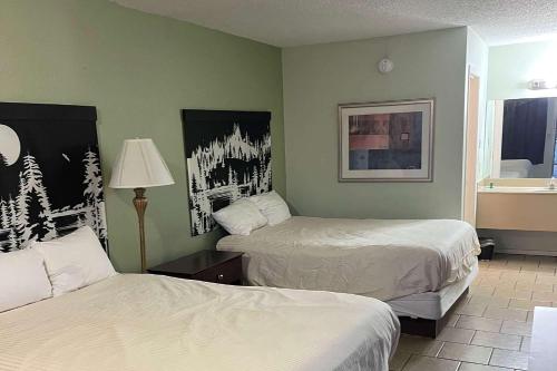 Days Inn by Wyndham Branson Near Theatre District in Branson, USA
