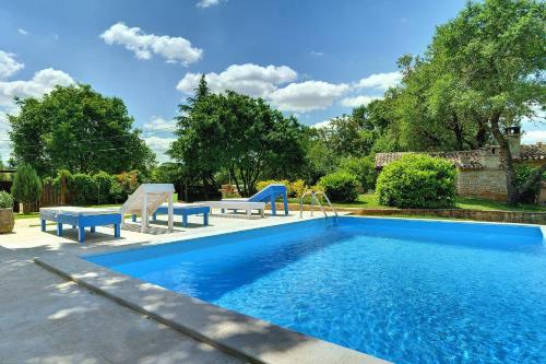 Sonnige Villa mit privatem Pool, WLAN, Klima, Garten und Grill