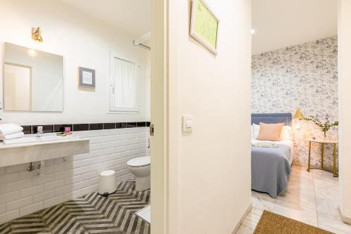 Double or Twin Room image 10