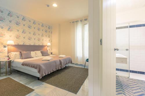 Superior Double or Twin Room image 7