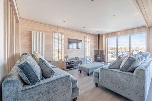Stylish Lodge At Windsor Racecourse Marina - By Tempstay, Windsor