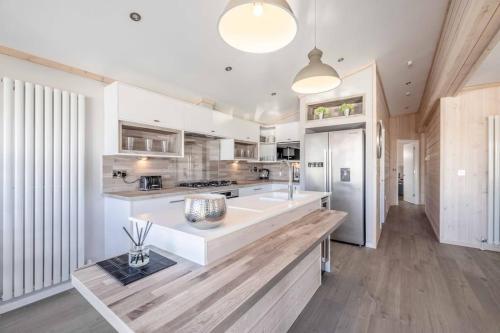 Stylish Lodge At Windsor Racecourse Marina - By Tempstay, Windsor (fotografie 3)