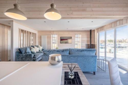 Stylish Lodge At Windsor Racecourse Marina