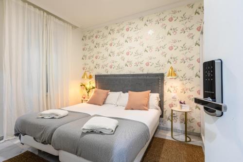 Double or Twin Room image 7