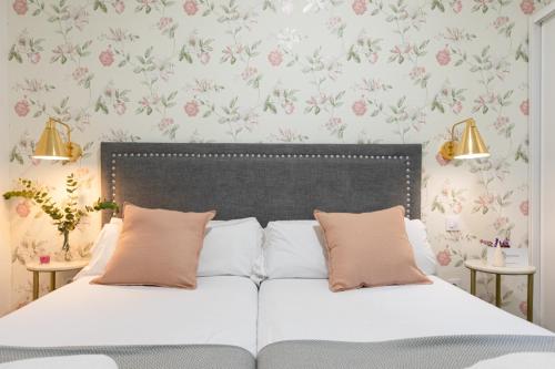 Double or Twin Room image 6