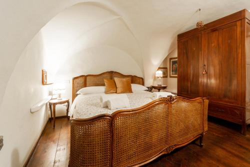 The paintress home with private patio - image 5