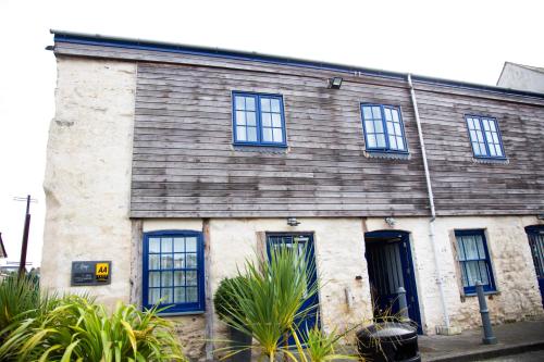 Mannings Hotel - image 3