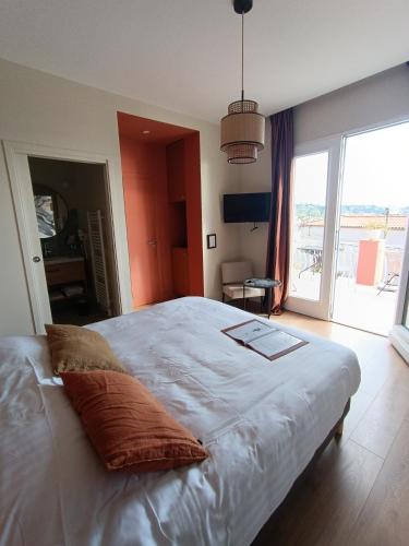 Les Galets Hôtel et B&B – Bandol, WY