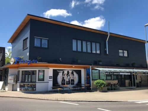 Musikbühne Flieger - das Konzept - Loften in einer Kneipe