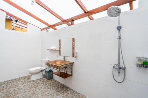Deluxe Double Room with Balcony and Sea View image 5