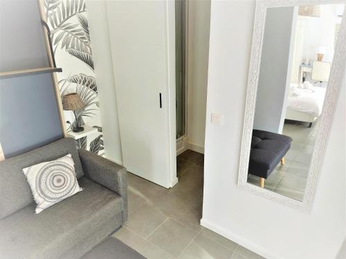King Suite with Pool View image 5