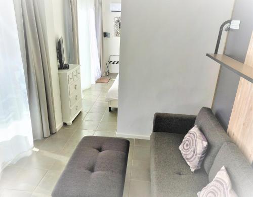 King Suite with Pool View image 4