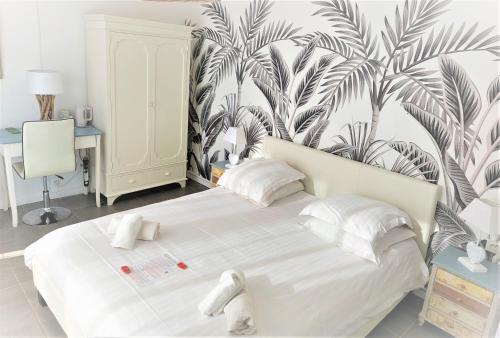 King Suite with Pool View room in Les Jardins de Bormes hôtel adult only avec piscine jacuzzi et sauna