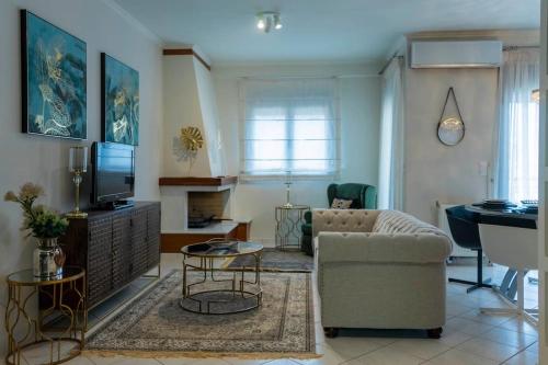 Christine's Golden Suite at Ioannina's Center