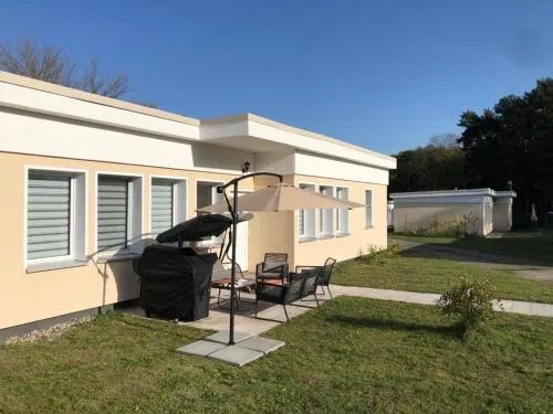 Moderne Ferienwohnungen mit Terrasse, Pool, Wallbox & Spielplatz in den Götzer Bergen - ideal für Ihren Berlin-Besuch und auch für Gruppen bis zu 40 Personen geeignet in Groß Kreutz, Deutschland