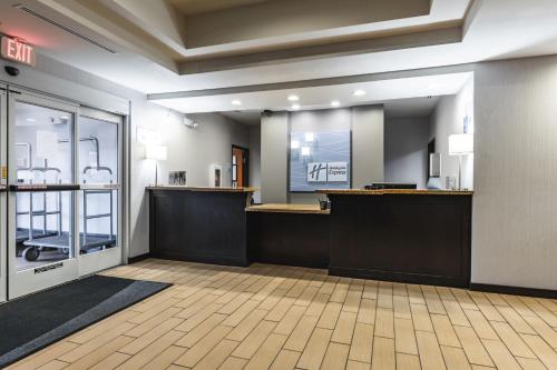 Holiday Inn Express & Suites New Martinsville, an IHG Hotel