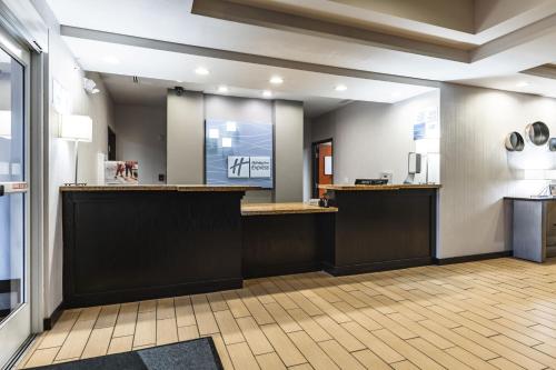 Holiday Inn Express & Suites New Martinsville, an IHG Hotel