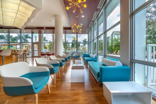 Lobby, Maritime Hotel Fort Lauderdale Cruise Port near Marina 84 Sports Bar & Grill