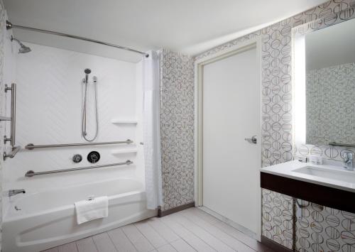 Holiday Inn Boston - Dedham Hotel & Conference Center by IHG in Dedham, USA