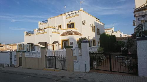 Lovely 6-Bed Villa in Orihuela