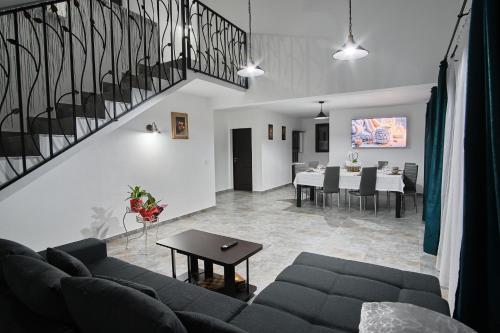 Casa cu Tihna in Fundu Moldovei